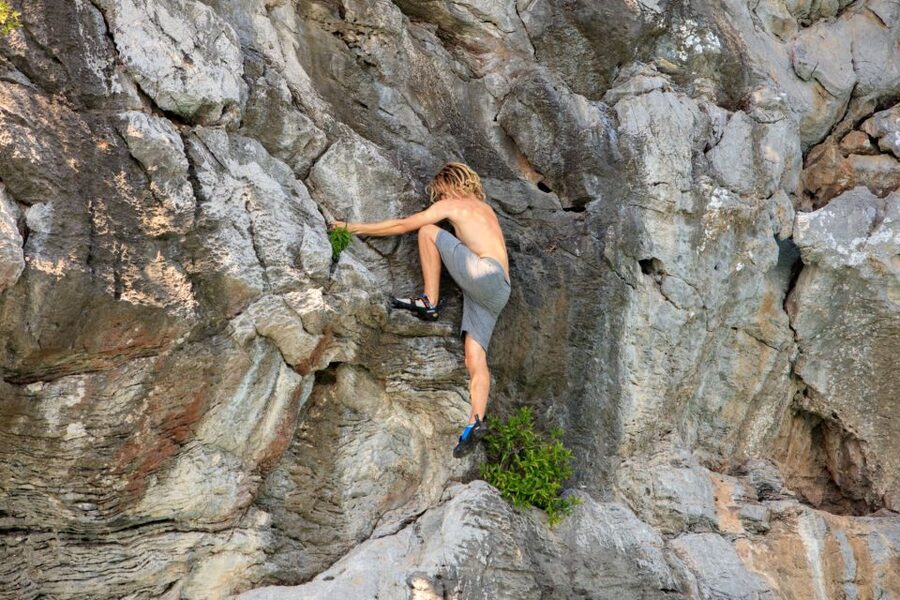 Cat Ba: Advanced Rock Climbing & Cliff Jumping Boat Tour - Lunch on the Boat: Simple Food, Better Pace