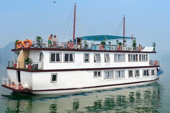 Cat Ba Cruise 2 Days 1 Night - Sunset party and cooking class: the fun part that doesn’t steal the whole schedule