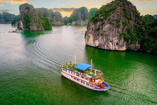 Cat Ba: Lan Ha Bay & Ha Long Bay Boat Trip, biking, kayakin,lunch - Sunset party on Ha Long Bay: the payoff for a full day