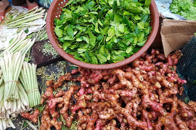 Chef Duyen's Home Cooking Classes and Market Tours - Eating outside, then eating at home: the real rhythm of dinner