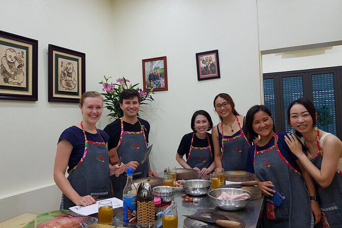 Chef Duyen's Home Cooking Classes and Market Tours - Private group time: why it’s worth choosing this format