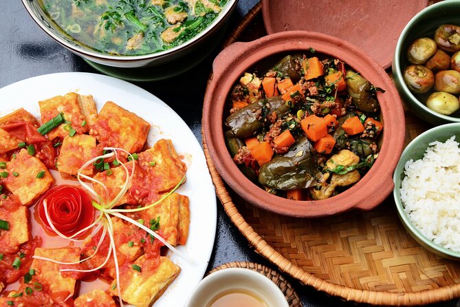Cooking class with market visit - The Venue and Meal: Enjoy What You Cook in a Cozy Garden House