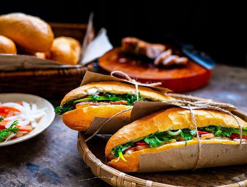 Craving in Hanoi: Gastronomic tour with Train Street - Doris and the guide-led difference: food explanations that help you remember