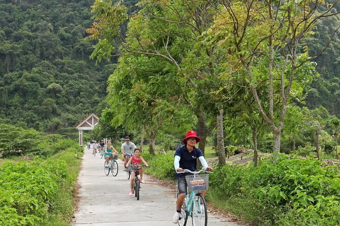 Daniel Cruise 2-day Explore Halong and Lan Ha Bay from Hanoi - The food plan: what’s included and why it feels like real value