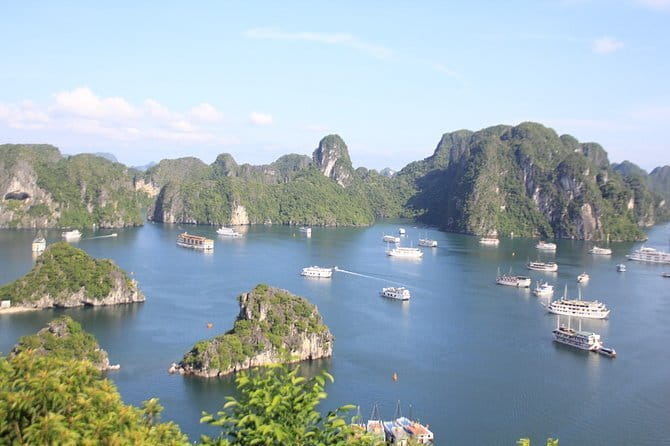 Daniel Cruise 2-day Explore Halong and Lan Ha Bay from Hanoi - Halong Bay plus Lan Ha Bay: how the mix works