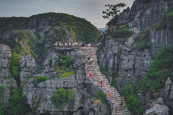 Day Trip from Hanoi to Ninh Binh Hoa Lu, Trang An, and Mua Cave - The highway ride: long enough to matter, short enough to enjoy