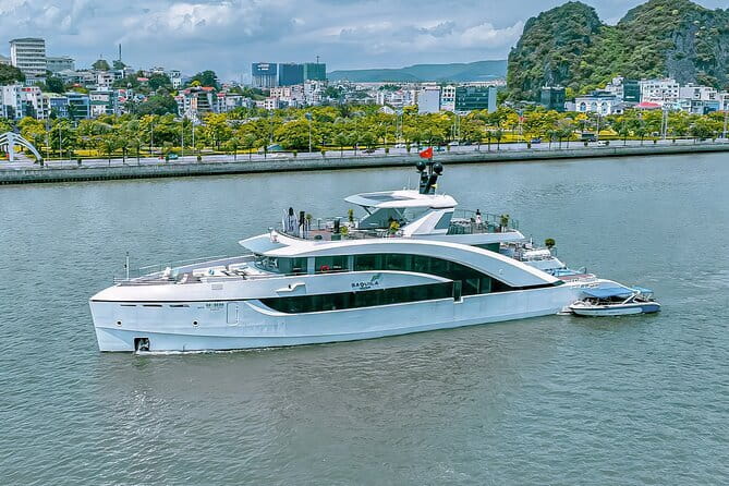 Day Trip - Luxury Experience in Ha Long Bay by Saquila Yacht - Welcome aboard Saquila Yacht: cold towels, drinks, and the vibe check