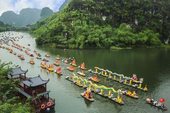 Dcar Day-Tour: Hoa Lu & Trang An & Mua Cave - Trang An Complex bamboo boats: seeing the karst from the waterline