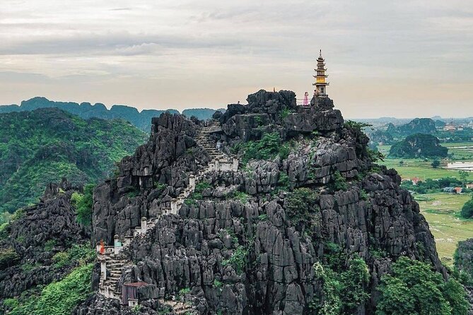 Dcar Day-Tour: Hoa Lu & Trang An & Mua Cave - Mua Cave (Hang Mua): stairs to Dragon Peak views