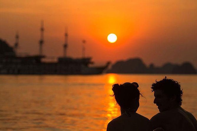 Deluxe Halong Bay 6 Hours Cruise To Visit Surprising Cave And Titop Island - Seafood Lunch On Board: When the Bay Feels Like Part of the Meal
