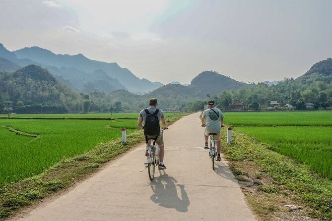 Deluxe Hanoi Tour, Ancient Villages, Pottery Class, Train Street - Train Street at 16:30: Phin Coffee With the Track Close By