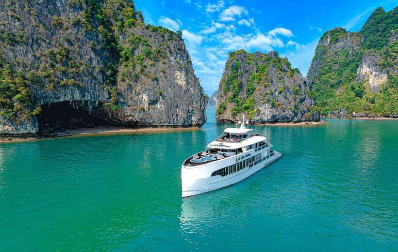 Discover Halong Symphony The Most Stunning Cruise In The Bay - Lunch on Board: When the Sea Keeps Moving