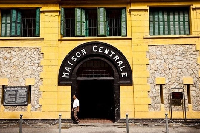 Discover Hanoi City 1 Day Tour - Hoa Lo Prison: A Difficult Chapter, Kept in Time
