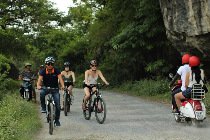 Discover Trang An Natural World Heritage, Bich Dong Pagoda, Cycling Day Tour - First stop: leaving Hanoi with a smooth start