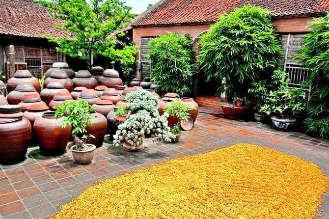 Duong Lam Ancient Village full day tour from Hanoi & experiencing local life - Panoramic Dong Mo Lake photo ops and scenic breaks