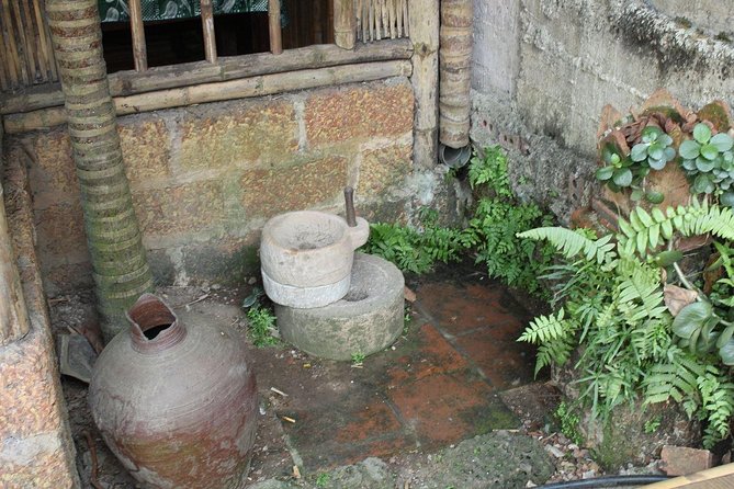 Duong Lam Ancient Village Private Tour - The Homemade Lunch in an Ancient House