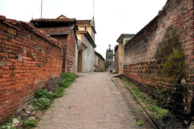 Duong Lam Ancient Village Private Tour: Ancient Vestage, Fortress - Duong Lam Ancient Village: laterite houses, narrow lanes, and a milking-well story