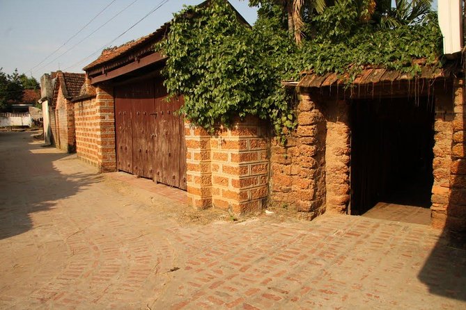 Duong Lam Ancient Village Private Tour: Ancient Vestage, Fortress - Lunch with a local family: simple, included, and easy to plan around
