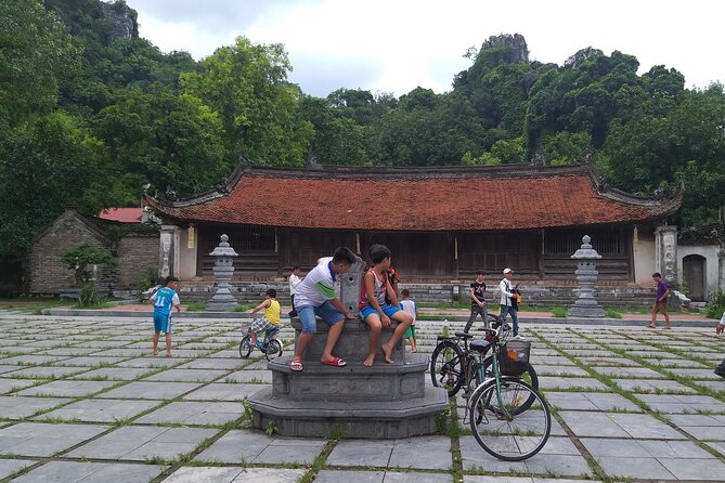 Duong Lam ancient village - Thay Pagoda - Van Phúc silk - Mong Phu Communal Houses: How Community Was Built