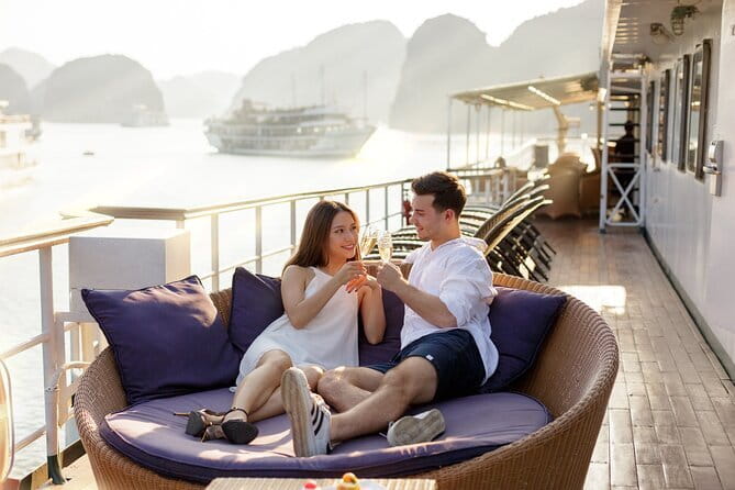 Emeraude Cruise 2 days 1 night Ha Long Bay Tour - First impressions: what this cruise feels like in practice