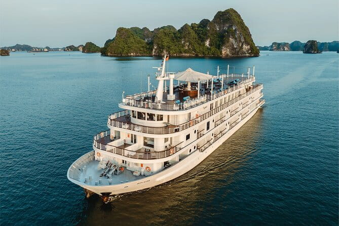 Emeraude Cruise 2 days 1 night Ha Long Bay Tour - Day 2: sunrise routines, Sung Sot Cave, and a calm finish