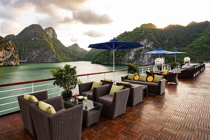 Erina Cruise 5-star cruise 2 day visit Lan Ha Bay private balcony - Lan Ha Bay afternoon at Tra Bau: kayaking, swimming, and the Jacuzzi trade