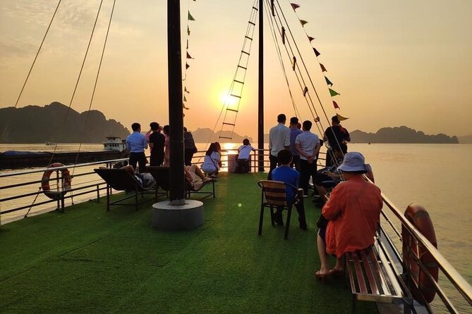 Excursion to Ha Long Bay with Titop Island and kayaking in Luon Cave - Luon Cave Water Cave: kayaking (or bamboo boat) through the scenery