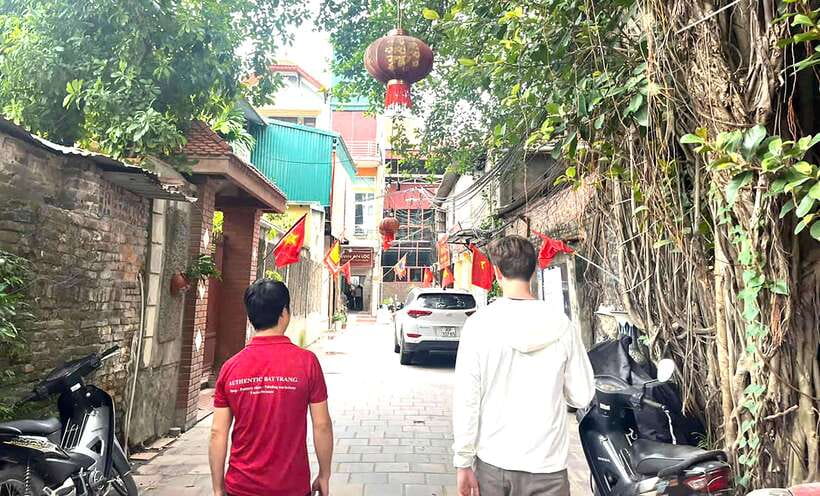 Explore Bat trang village & Ceramics factories / local guide - Lunch break: authentic Vietnamese food with one important heads-up