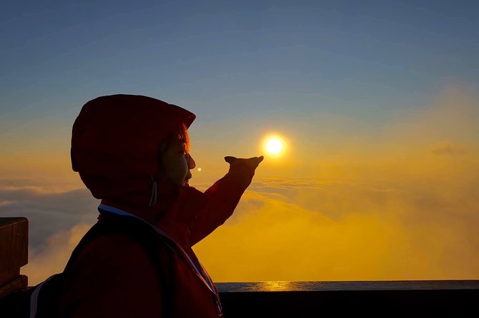 Exploring Fansipan: A 2-Day, 1-Night Trekking Adventure - Overnight on the mountain: dinner, rest, and base-camp reality