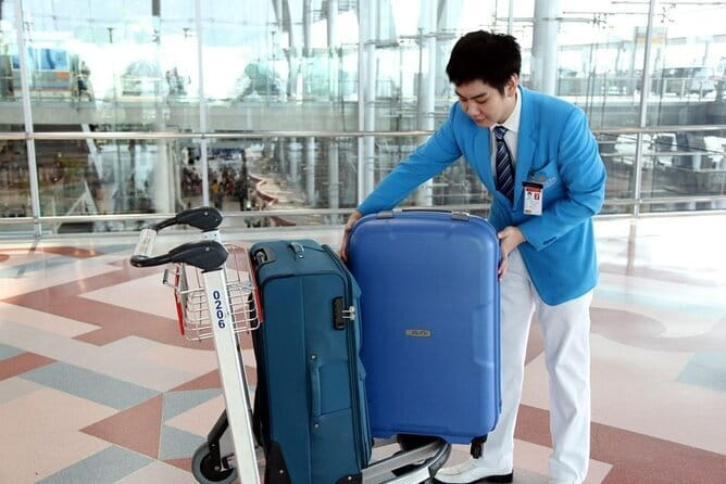 Fast Track Airport Service in Vietnam: Bypass the Lines with Ease - Price and What $32 Actually Buys You
