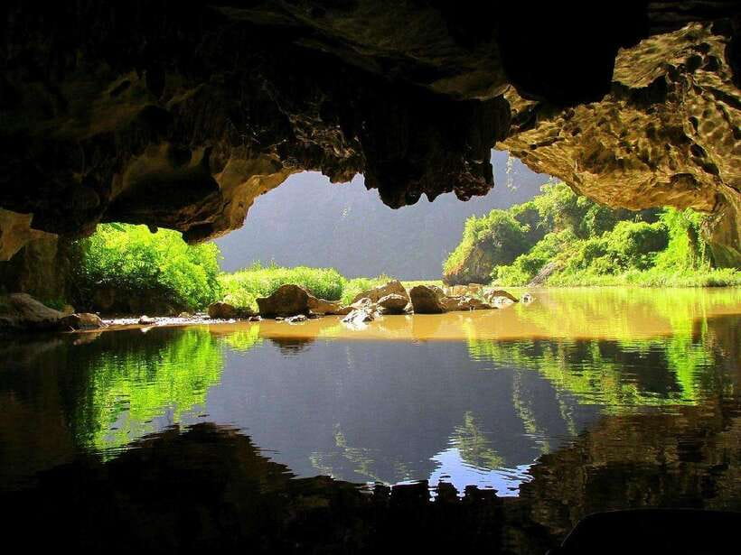 Friendly Travel: Ninh Binh/ Hoa Lu & Tam Coc/ Full Service - Hoa Lu ruins: seeing Vietnam’s feudal power center up close