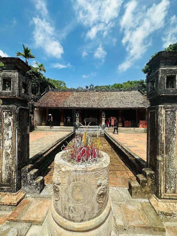 Friendly Travel: Ninh Binh/ Hoa Lu & Tam Coc/ Full Service - Lunch in Ninh Bình: goat meat, burnt rice, and a real local pause