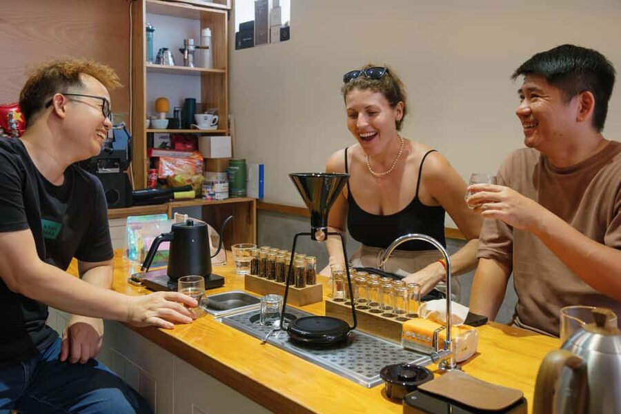 From Egg Coffee to Street Brews: Hanoi Walking Tour - Old Quarter street food pairing: snack strategy matters