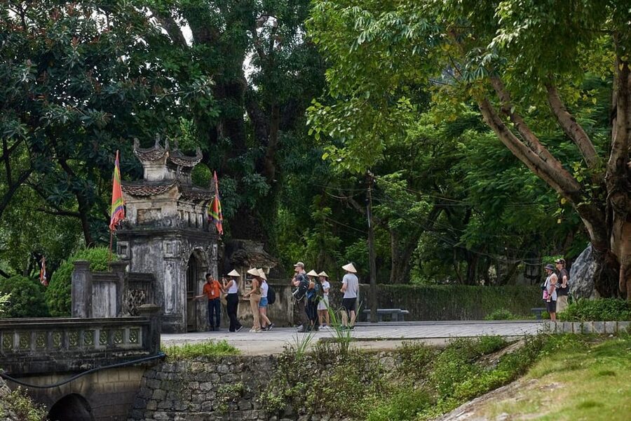 From Ha Noi: Hoa Lu – Tam Coc/ Trang An - Choosing Tam Coc or Trang An: your cave boat decision