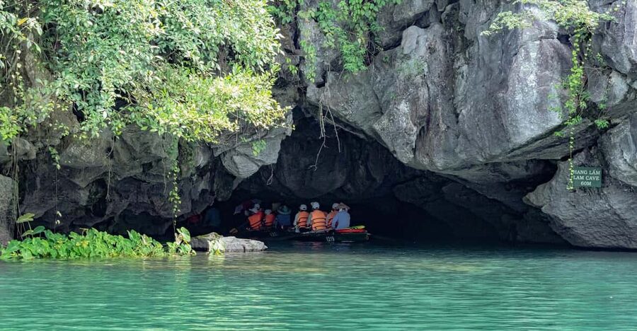 From Ha Noi: Hoa Lu – Tam Coc/ Trang An - Lunch and the pacing of the day: when the meal hits