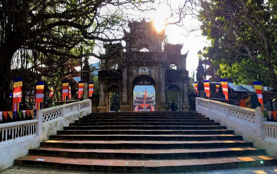From Ha Noi: Perfume Pagoda – A Pagoda In Deep In A Cave - Trinh Temple in the Hills: A Short Stop With a Clear Story