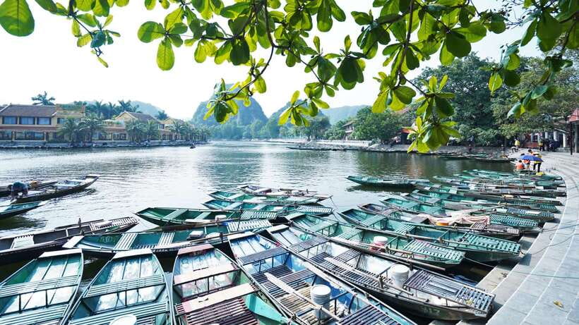 From Hanoi: 1-Day Ninh Binh Highlights Tour with Lunch - Buffet lunch with 20+ dishes: good fuel, mixed expectations