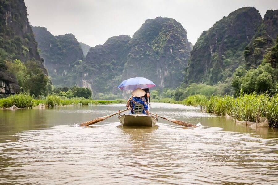 From Hanoi: 1-Day Ninh Binh Highlights Tour with Lunch - Mua Cave and Ngoa Long mountain: steep stairs, big payoff