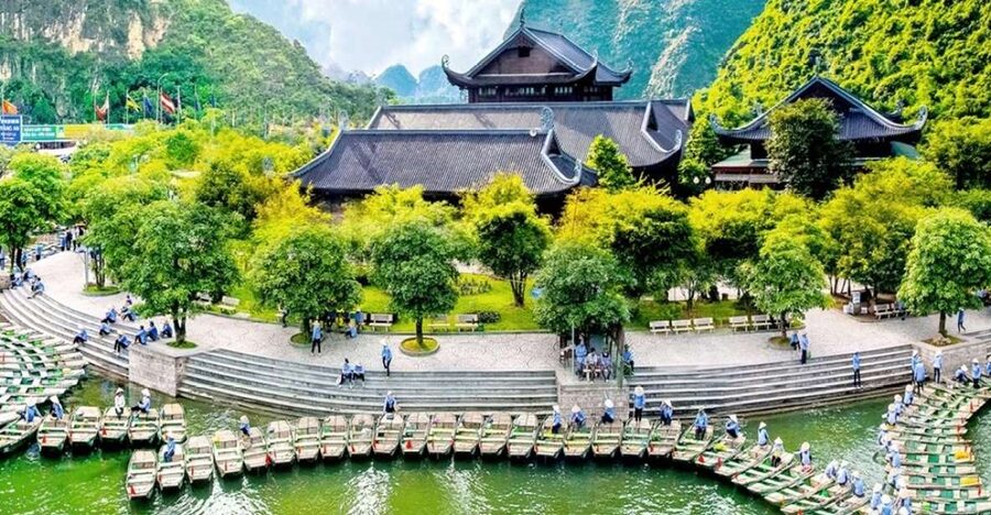 From Hanoi: 1 Day Tour to Trang An, Mua Cave and Ngoa Long - Entering the UNESCO Trang An Cave Complex by Boat