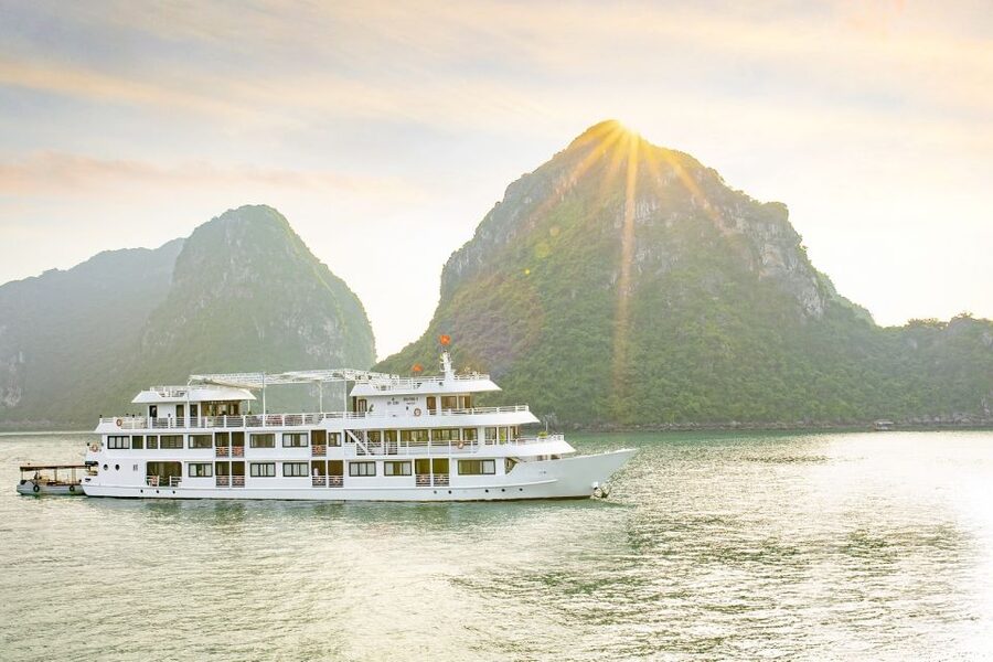From Hanoi: 2-Day 1 Night Ha Long Bay 5-Star Cruise - Who this Ha Long Bay cruise suits best