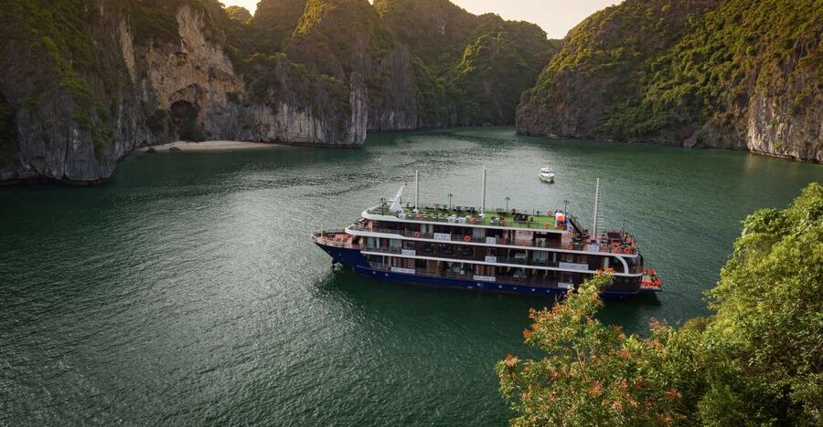 From Hanoi: 2-Day Halong and Lan Ha Bay La Pandora Cruise - Day 1 on Lan Ha Bay: Con Vit islets, Ong Cam, and real kayak time