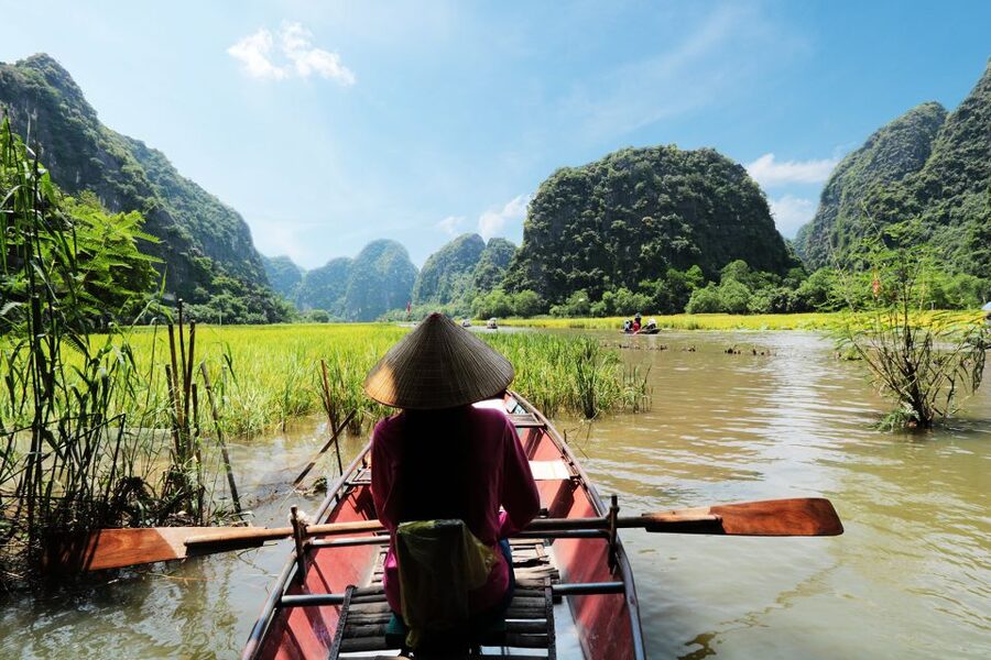 From Hanoi: 2-Day Ninh Binh Tour with Accommodation & Meals - Day 2 Starts With Van Lam Village Market Energy