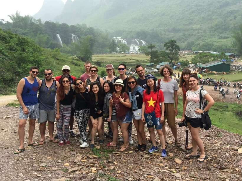 From Hanoi: 2-Day Sapa Trek Tour - Luxury Limousine Transfer - Guides make or break this kind of trip