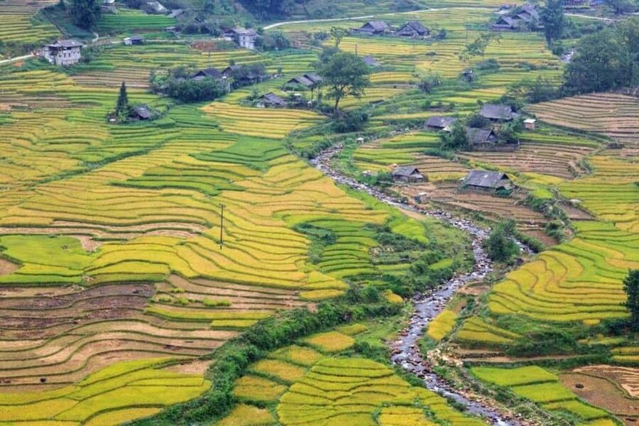 From Hanoi: 2-Days Sapa Trekking Tour Lao Chai and Cat Cat - Lao Cai to Sapa: costumes, first food, and getting oriented