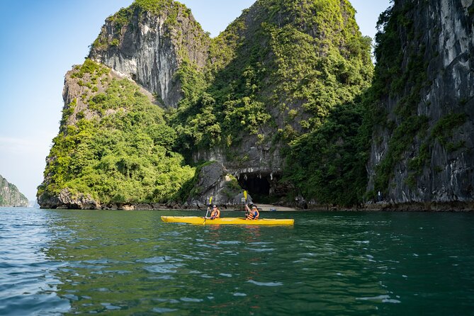 From Hanoi: 2D1N Ha Long Bay Deluxe Cruise with Bus Limousine - Group size, guide support, and the pace you’ll feel