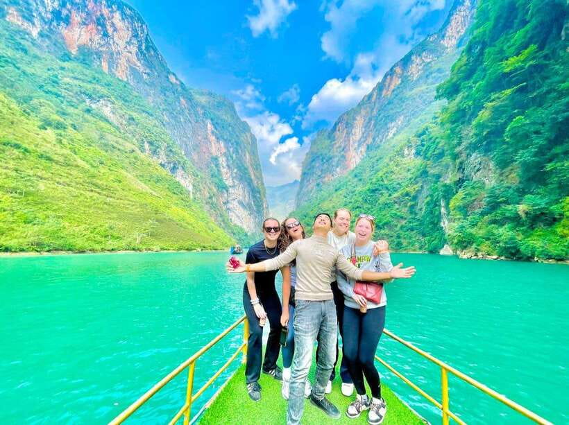 From Hanoi: 3 Day Ha Giang Loop Motorbike Self-ride Tour - Day 2: Dong Van stretch with passes, Heaven Gate, and Hmong culture