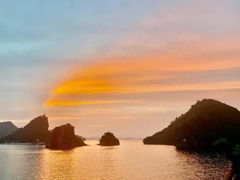 From Hanoi : 4-day Ninh Binh-Halong Bay Cruise with Balcony - Day 4 in Halong: Sung Sot Cave and getting back to Hanoi without drama