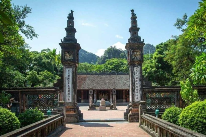 From Hanoi : 4-day Ninh Binh-Halong Bay Cruise with Balcony - Rooms, food, and the included perks that actually change your trip