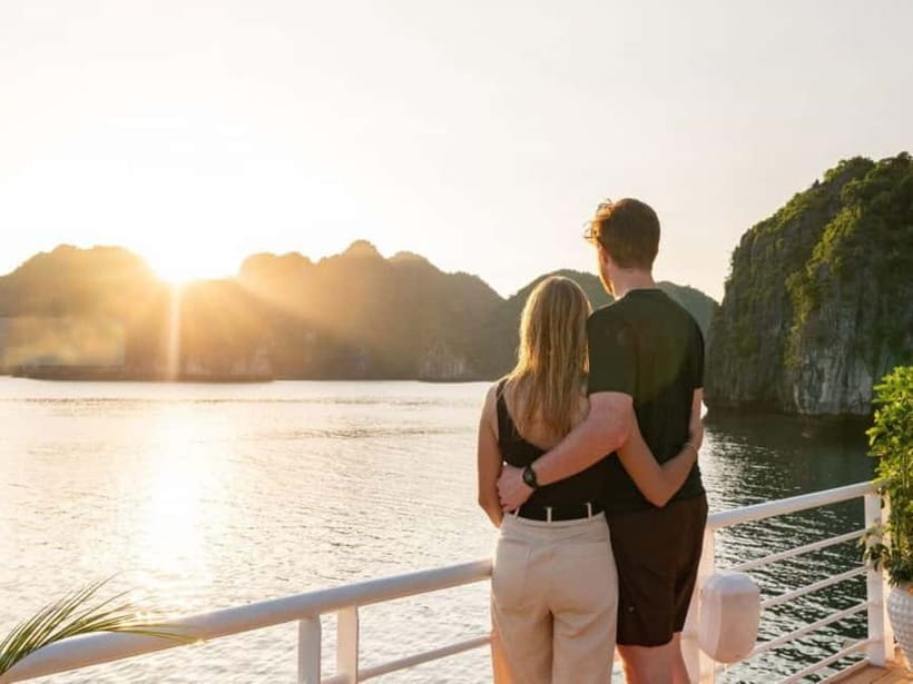 From Hanoi : 4-day Ninh Binh-Halong Bay Cruise with Balcony - Crowds, weather, and the small practical issues to plan for