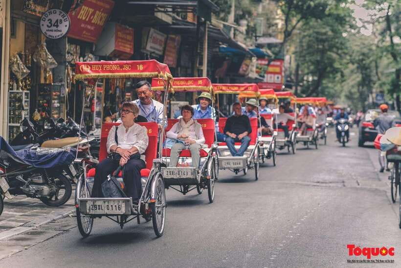 From Hanoi: City Sightseeing Cycling Panoramic Tour By Cyclo - Dong Xuan Market: souvenirs, street snacks, and local chaos (on your terms)
